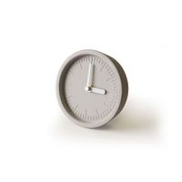 reloj de hormigon natural