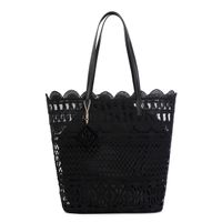 bolso shopping de encaje con charm black