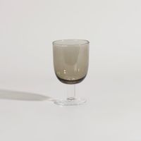 copa de vidrio gris