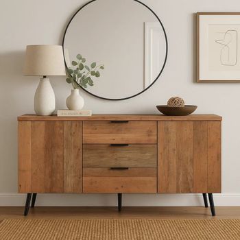 Aparador de madera con 2 puertas y 3 cajones.