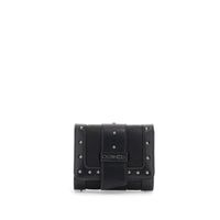 cartera efecto piel con ribete y remaches black