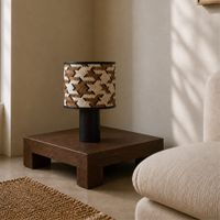 gran lampara de mesa de madera de roble y bambu marron y negro