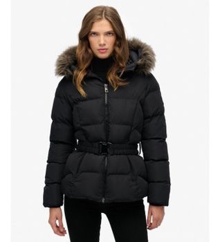 Superdry para mujer. W5011928A Abrigo Acolchado Fuji con Cinturón negro (S), Casual, Poliéster Reciclado, Sostenible