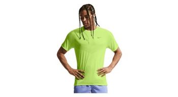 Camiseta de manga corta nike stride amarilla para hombre