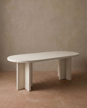 Mesa de comedor ovalada de microcemento blanco roto 200x75cm