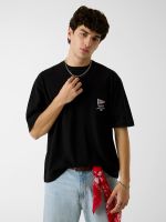 camiseta corta y amplia