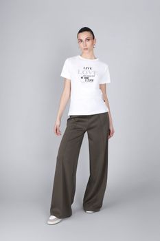 camiseta de manga corta con la inscripción 