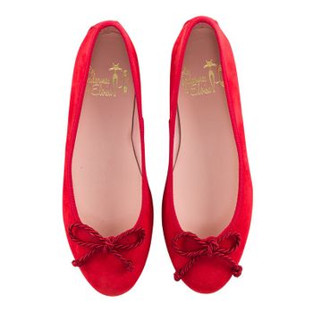 Bailarina ante rojo