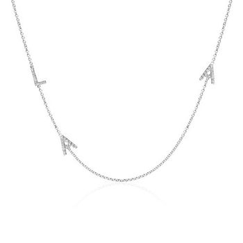 Cadena de letras en oro blanco de 14 quilates con diamantes