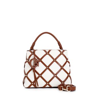 bolso cubo de tela con trenzado y tachuelas natural