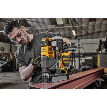 Dewalt Xr 18v Taladro Magnético - 2 X 9.0 Ah Batería De Alta Resistencia, Cargador - Dcd1623x2g-qw