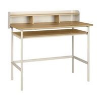 escritorio de metal y decoracion de madera con 3 nichos beige