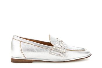 mocasín de piel laminada con presilla tejida silver 36