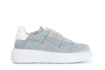 zapatos slip-on de ante con banda de pedrería jeans