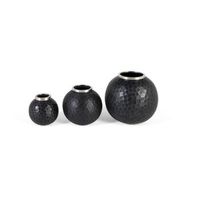 set de tres jarrones fabricados en metal gris oscuro