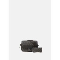 chabrand bolso de mano bandolera con solapa icone negro para hombre