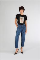 jeans mom fit denim con pliegues medium blue 26
