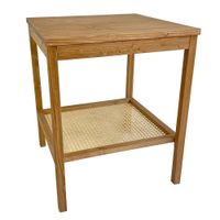 mesa auxiliar de madera maciza tono roble con balda de ratan 45x45cm
