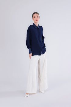 camisa con ribete de satén navy