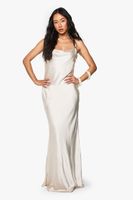vestido maxi para dama de honor de raso con escote plisado beige