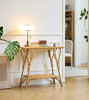 Mesa consola en ratán