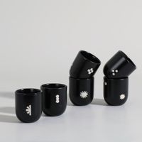 caja de 6 tazas de gres negro con motivos