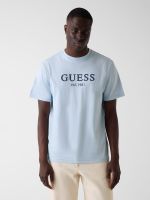 camiseta con logo bordado