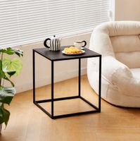 mesa auxiliar estilo industrial en acero negro