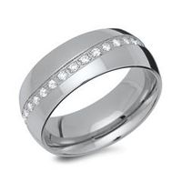 anillo de acero inoxidable pulido con circonitas