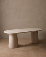 mesa de comedor ovalada de microcemento tono beige 160x75cm
