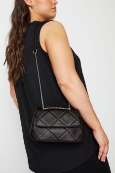 Bolso Negro Acolchado Con Cadena Plateada