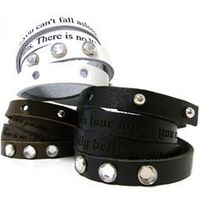 pulsera de cuero engastada con piedras incl grabado laser