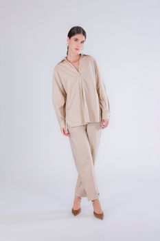 blusa oversize con pliegue delantero sand