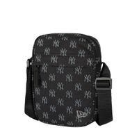 new era bolso lateral con monograma estampado 60503771-blkgrh