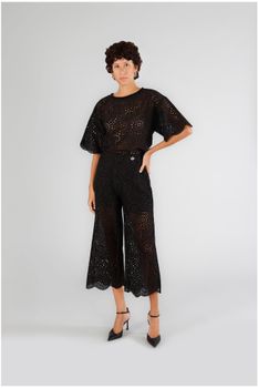 pantalón con bordado inglés black s