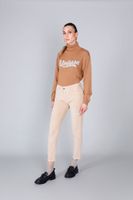 pantalones ajustados tenidos en prenda sand