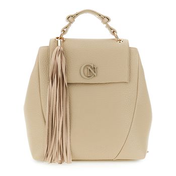 mochila con solapa efecto piel de grano grueso y logo beige
