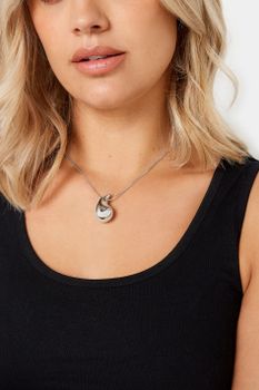 Collar Plateado Con Colgante Plateado