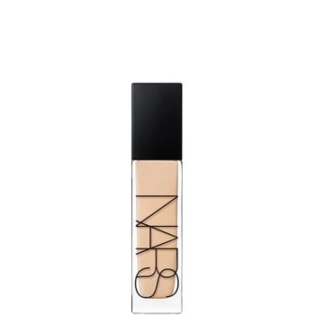 Base de maquillaje de resplandor natural de larga duración NARS Cosmetics (Varios tonos) - Mont Blanc
