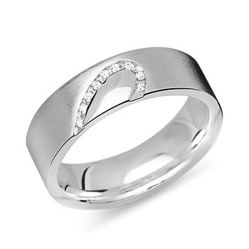 Anillo de plata 925 con piedra engastada medio corazón