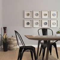 silla de metal sin apoyabrazos negro