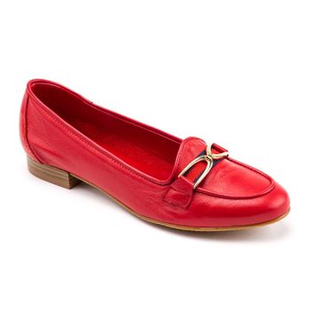 Mocasín plano en piel color rojo. Modelo: Lyon.