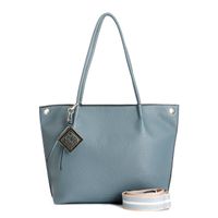 bolso shopping de material granulado y bandolera de cinta extraible light blue