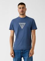 camiseta con logo estampado