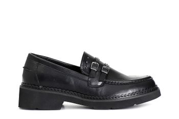 mocasín de mujer con doble hebilla y tachuelas. black