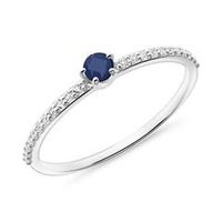 anillo de zafiro en oro blanco 14 quilates con topacios blancos