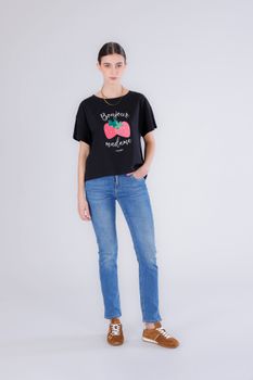 camiseta con estampado de fresas black