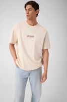 camiseta con logo bordado