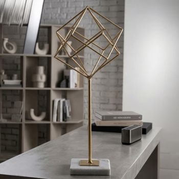 Escultura de metal dorado con base de mármol blanco cm 16x18x41,5