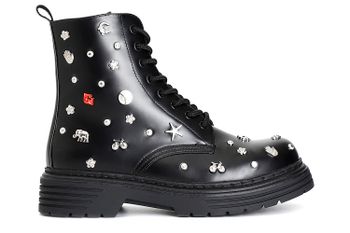 botín de mujer con cordones y tachuelas estampadas. black 36